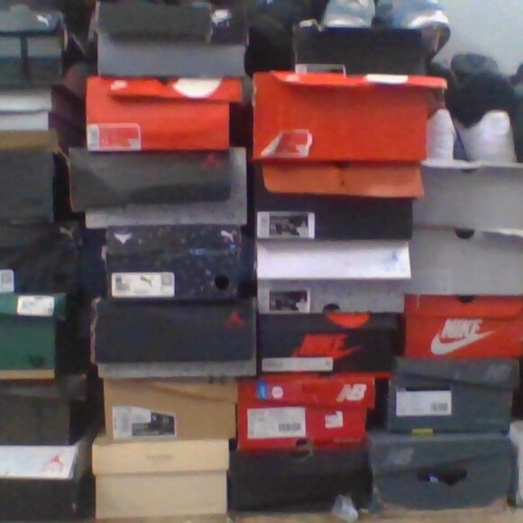 Variety of old used unwanted shoes (good and bad condition) - Picture 2 of 3